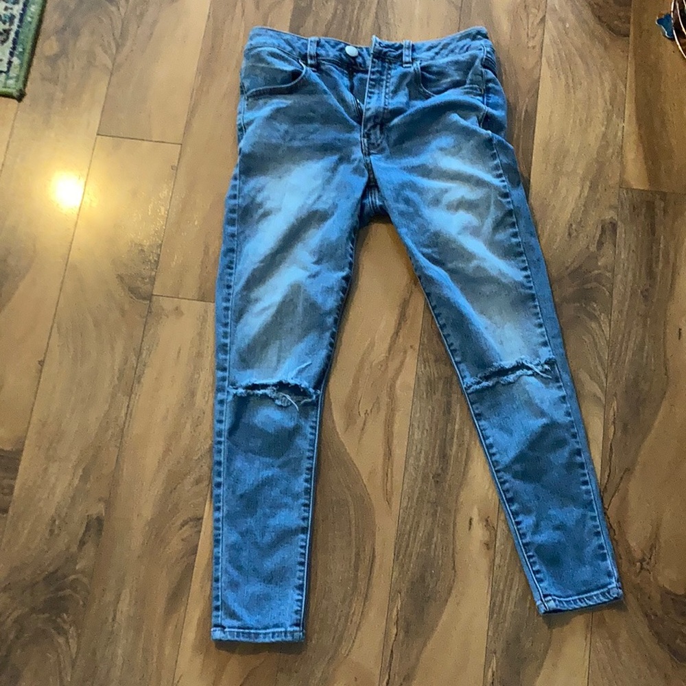 American eagle jeans size 6. Super stretch distres